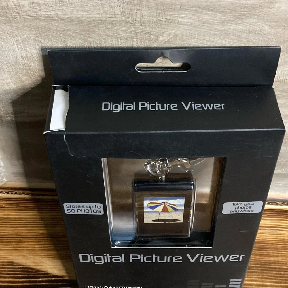 NIB Digital Picture Viewer Keychain